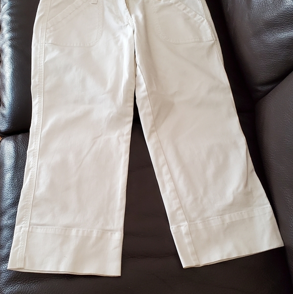 Burberry Women White Cropped/Capri Pants Size 4. - Picture 2 of 16